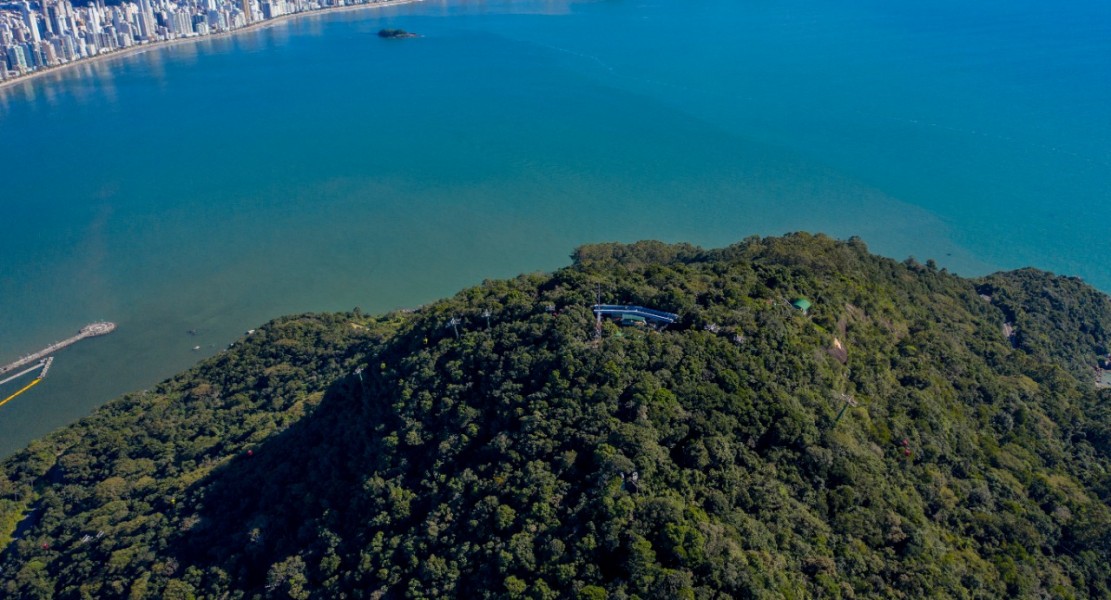 Vista aérea do Parque Unipraias, em Balneário Camboriu