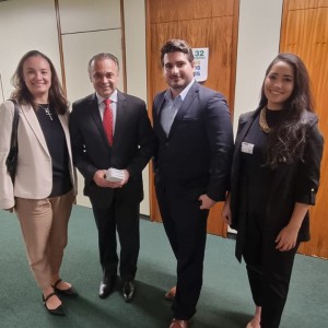 Carolina Negri, presidente executiva do SINDEPAT, com o deputado federal Roberto de Lucena  e os advogados Os advogados Mirian Ninomiya e Leonardo Volpatti
