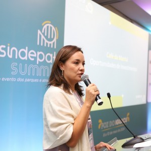Carolina Negri dá as boas-vindas em café da manhã de oportunidades para investidores
