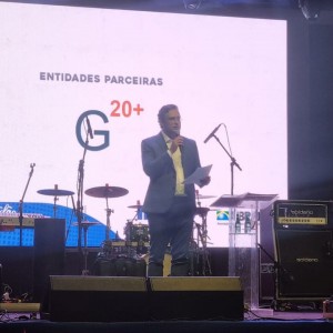 Murilo Pascoal fala pelo G20+ em jantar comemorativo da Abrape